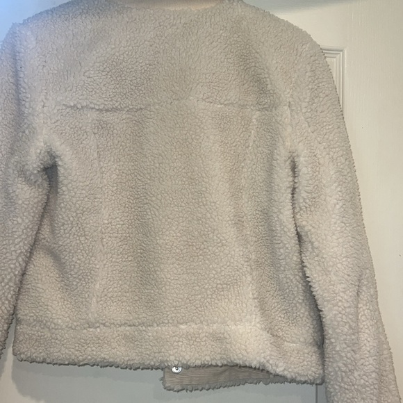 Abercrombie & Fitch Cropped Cream Colored Teddy Coat - Picture 6 of 6